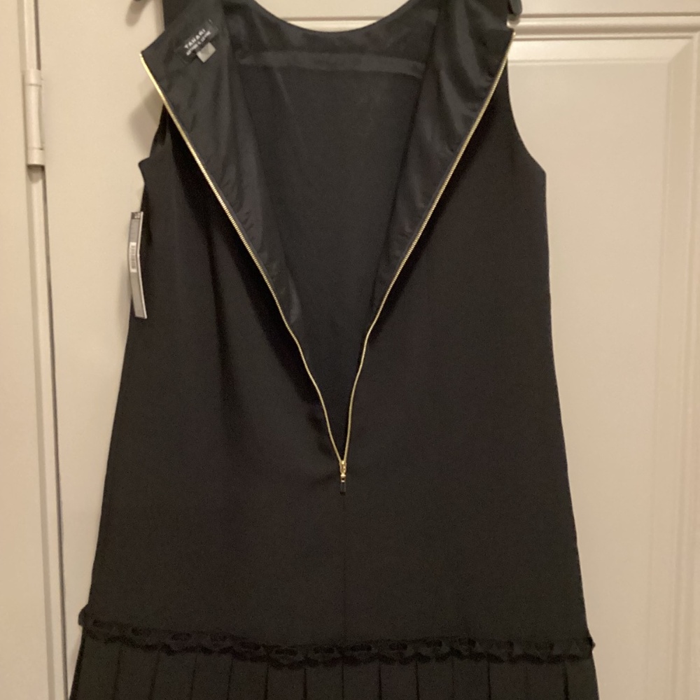 Tahari Pleated Shift Dress, size 12 - Picture 9 of 12
